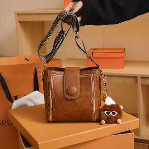2025 New Three Straps Vintage Chic High-End Brown Leather Shoulder Purse for Women,Large Capacity, Multiple Compartments, Commute, Versatile Casual Crossbody & Shoulder Bags Handheld Bags Fall/Winter Bucket Bags for Women