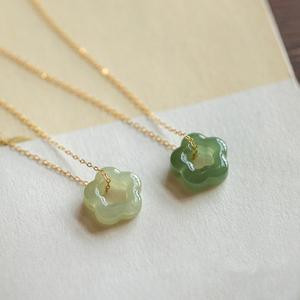 Natural Crystal Flower Pendant Necklace Green Gemstone Charm Necklace Amulet Adjustable Gold Chain for Daily Use, Christmas Gift, Gift for sister